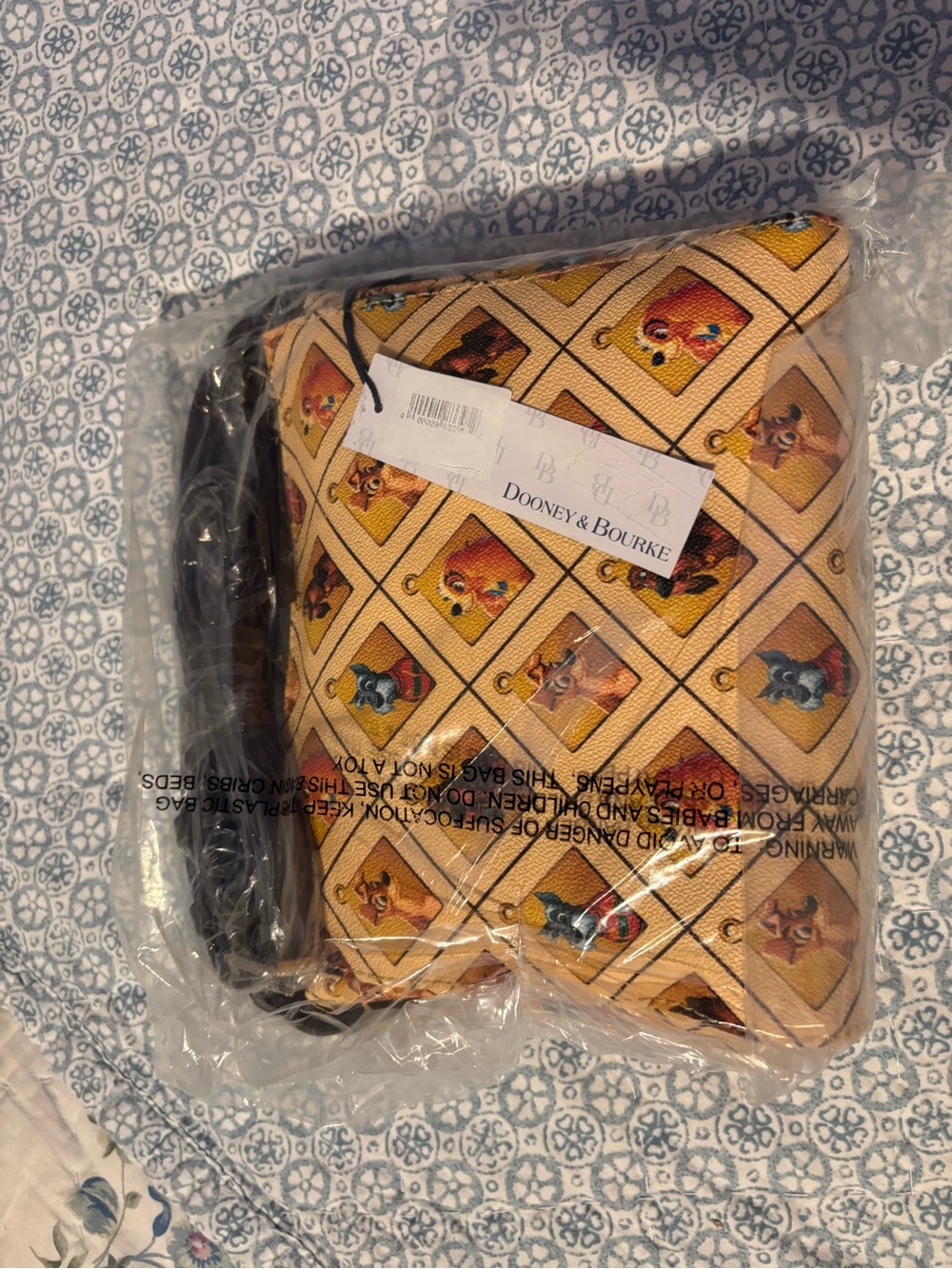 NWT Disney Dooney & Bourke 2018 Lady and the Tramp Foldover Crossbody Bag Rare - Picture 4 of 6